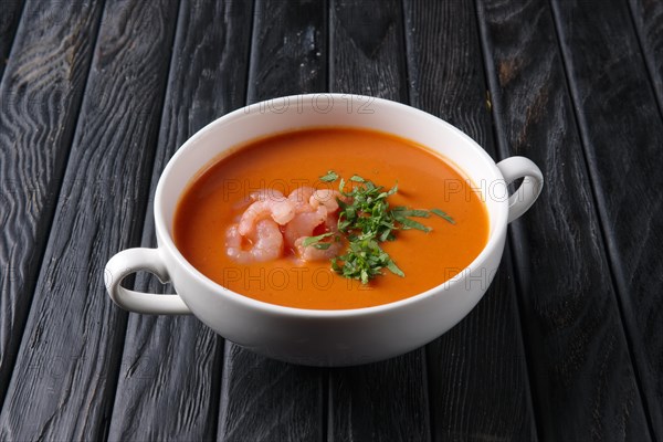 Rustic tomato soup with shrimps