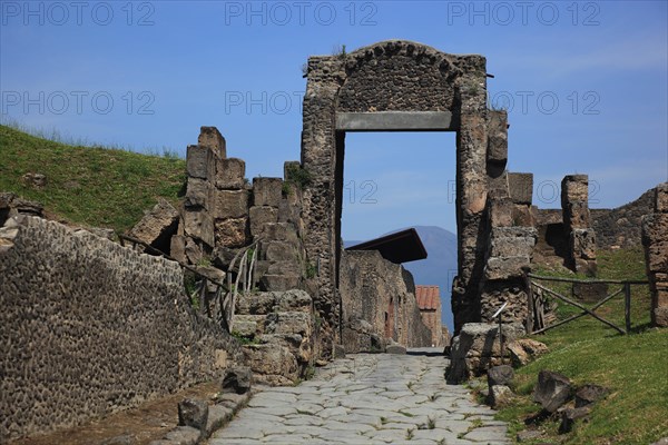 Stone arch at Porta Nocera