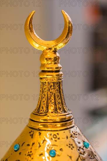 Metal islamic crescent moon icon