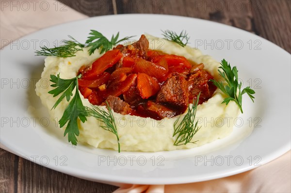 Goulash with mashed potato