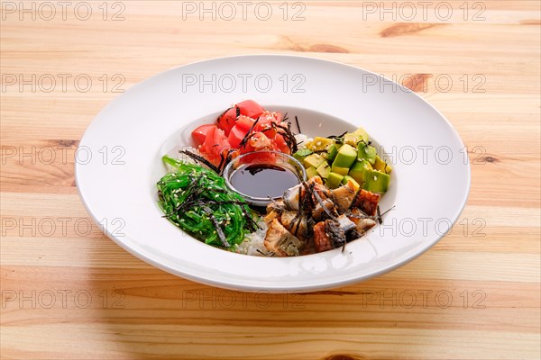 Unagi sashimi rice bowl with avocado