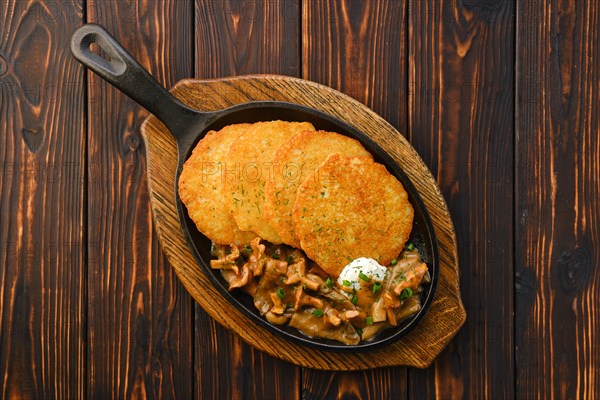 Cast iron skillet with fried chanterelles