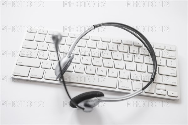 Keyboard headphones desktop. Resolution and high quality beautiful photo