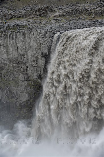 Falling water masses