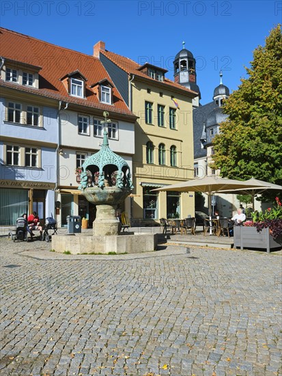 Hennebrunnen by sculptor Georg Wrba