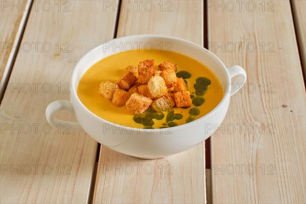 Mashed peas soup with curry and crouton