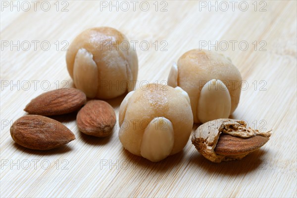Bethmaennchen and almonds