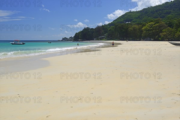 The kilometre-long dream beach of Beau Vallon