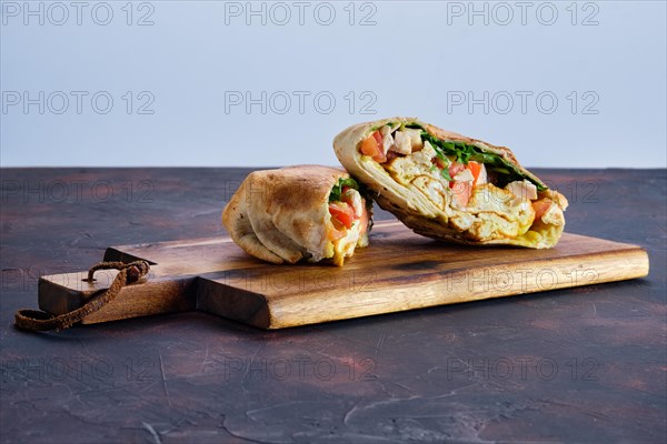 Pita bread stuffed with chicken