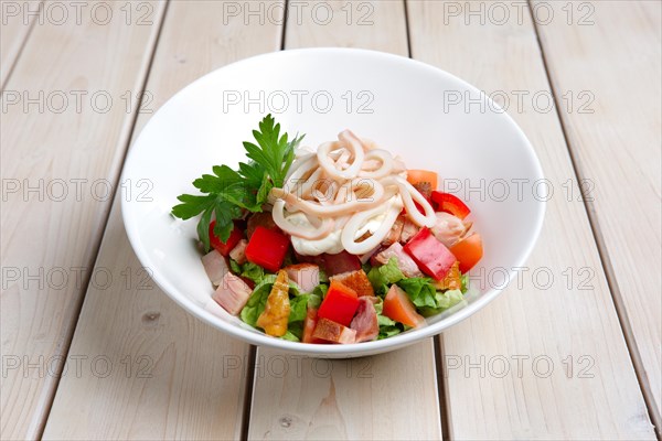 Salad with fresh vegetables