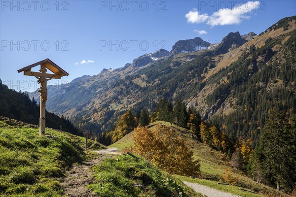 Way cross at the Peters-Alpe