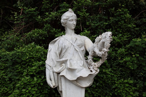 Statues and busts in the castle park