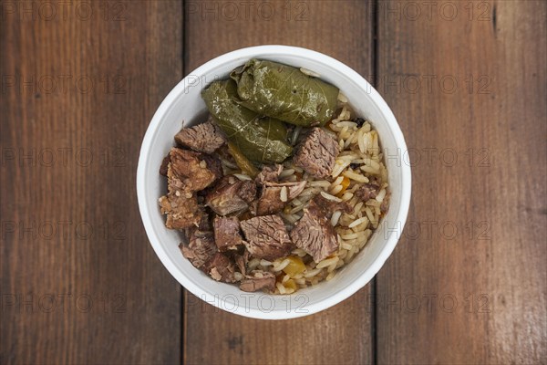 Soft focus photo of dolma and fried meat in take away plate