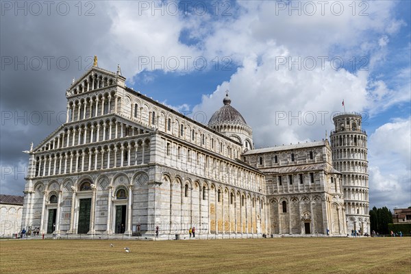 Piazza del Duomo with cathedral and leaning tower