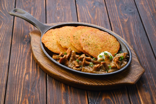 Cast iron skillet with fried chanterelles