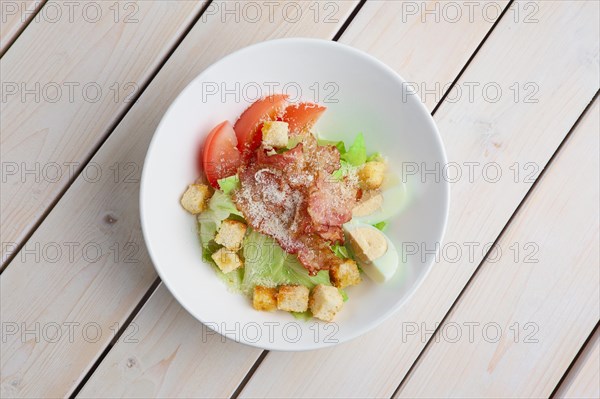 Top view of salad with grilled bacon