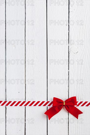 Red gift bow with ribbon table