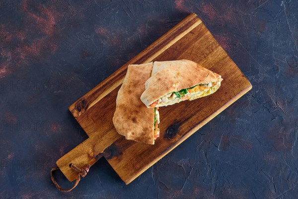 Top view of pita bread stuffed with chicken