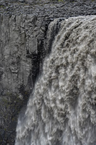 Falling water masses