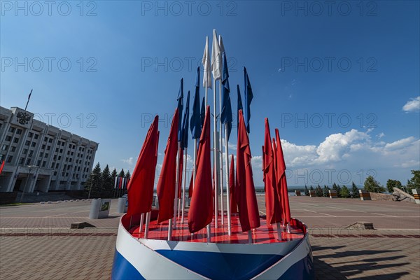 Russian flags before the Monument of Glory