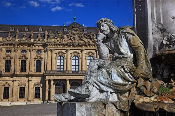 Walther von der Vogelweide statue