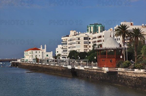 Av. de la Marina and Gran Hotel in the background