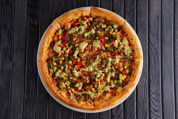 Pizza with ground-meat and vegetables
