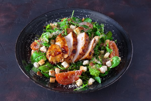 Fried turkey fillet with arugula