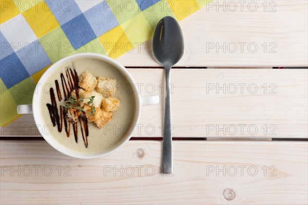 Peas soup puree with crackers