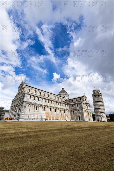 Piazza del Duomo with cathedral and leaning tower