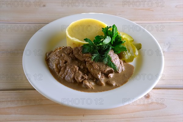 Roasted liver with sauce and mashed potato