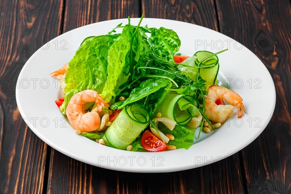 Lenten salad with shrimps