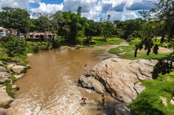 Rio das Almas with the Igreja de Nosso Senhor do Bonfim in the background