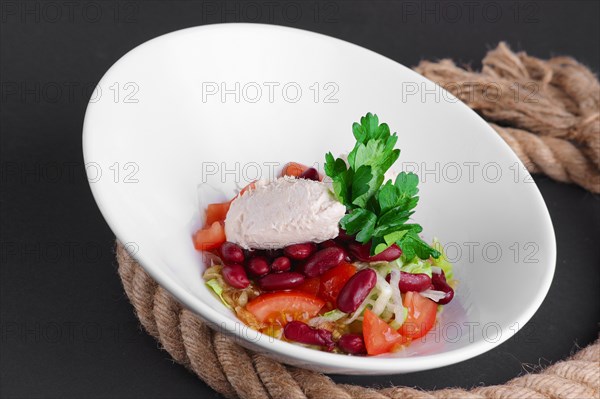 Salad with haricot bean