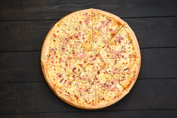 Pizza with parma ham