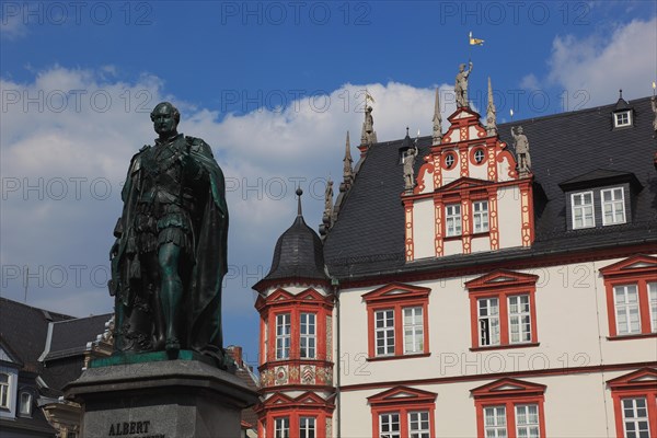 Town house with Prince Albert monument on the market square