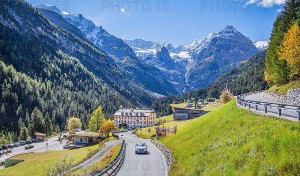 View of the village with Stilfserjochstrasse in front of Ortler 3905m and Trafoier Eiswand 3565m