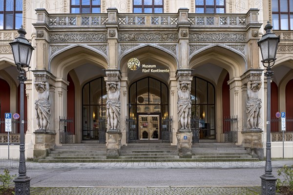 Portal and loggia with monumental atlases of the Museum Fuenf Kontinente
