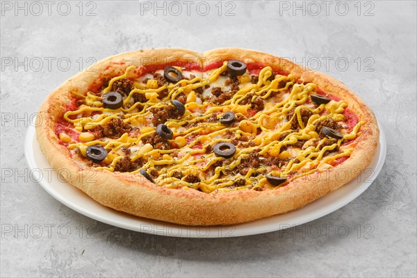Small size pizza with minced beef meat