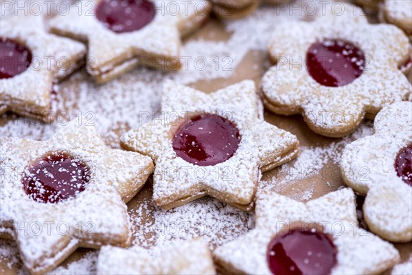 Freshly baked Spitzbuben in the shape of a star