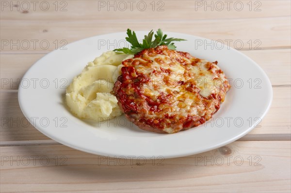 Chopped meat with mashed potato