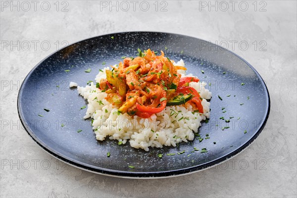 Pulled beef with steamed bell pepper