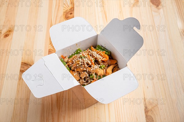 Udon noodles with chicken