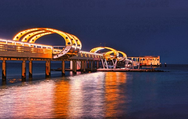 Illuminated pier