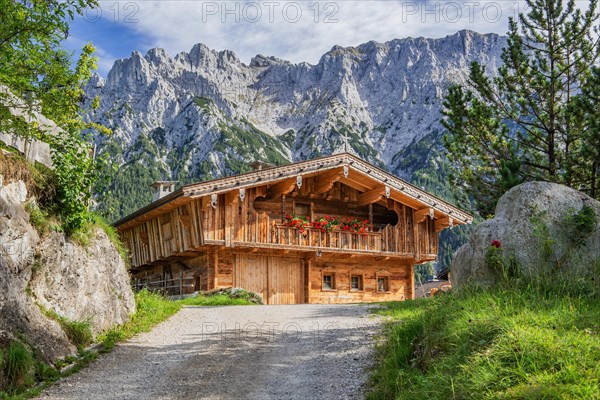 Groeblalm mountain hut with Karwendel mountains