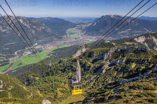 Cable car to Osterfelderkopf 2033m with view of Ort and Wank 1780m