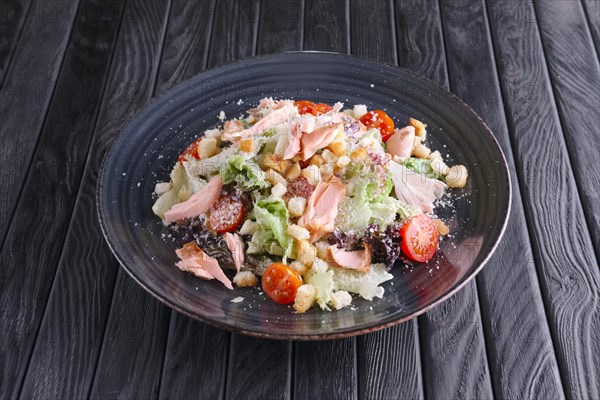 Salad with smoked salmon