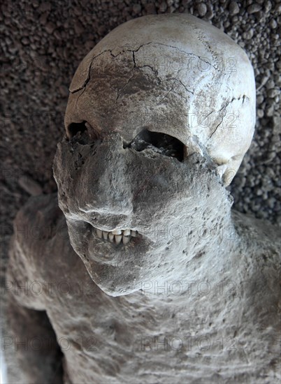 Victims of the ash rain in the garden of the refugees