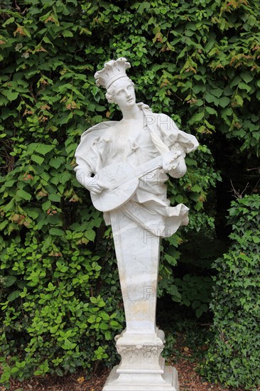 Statues and busts in the castle park