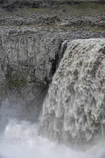 Falling water masses